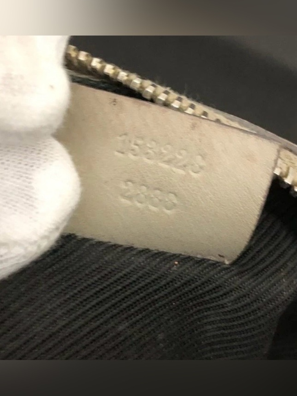 Gucci Guccissima Heart GG Logo Leather Cosmetic Pouch – Off‑White - Picture 3 of 7